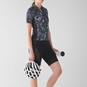Lululemon Shift Happens cycling Jersey Maxi Pretty Lace White Black size 6